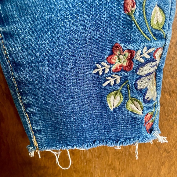 BLANK NYC Women's Skinny Ankle Embroidered Jeans Size 25. Raw hem - Picture 10 of 15